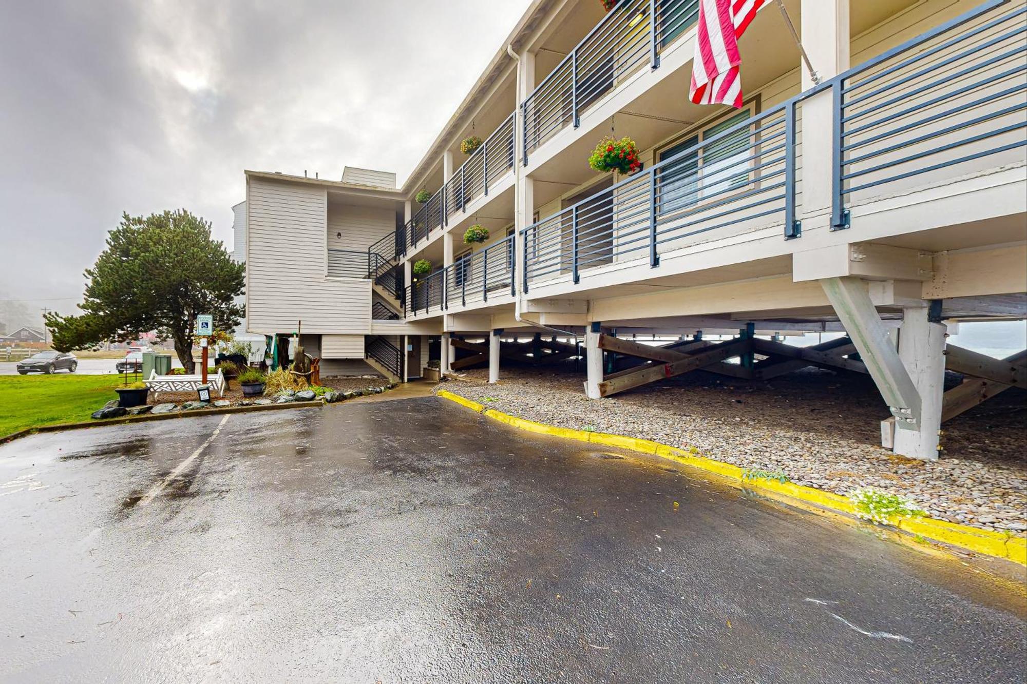 ​Rock Creek Inn Vacation Condos Рокълей Бийч Стая снимка