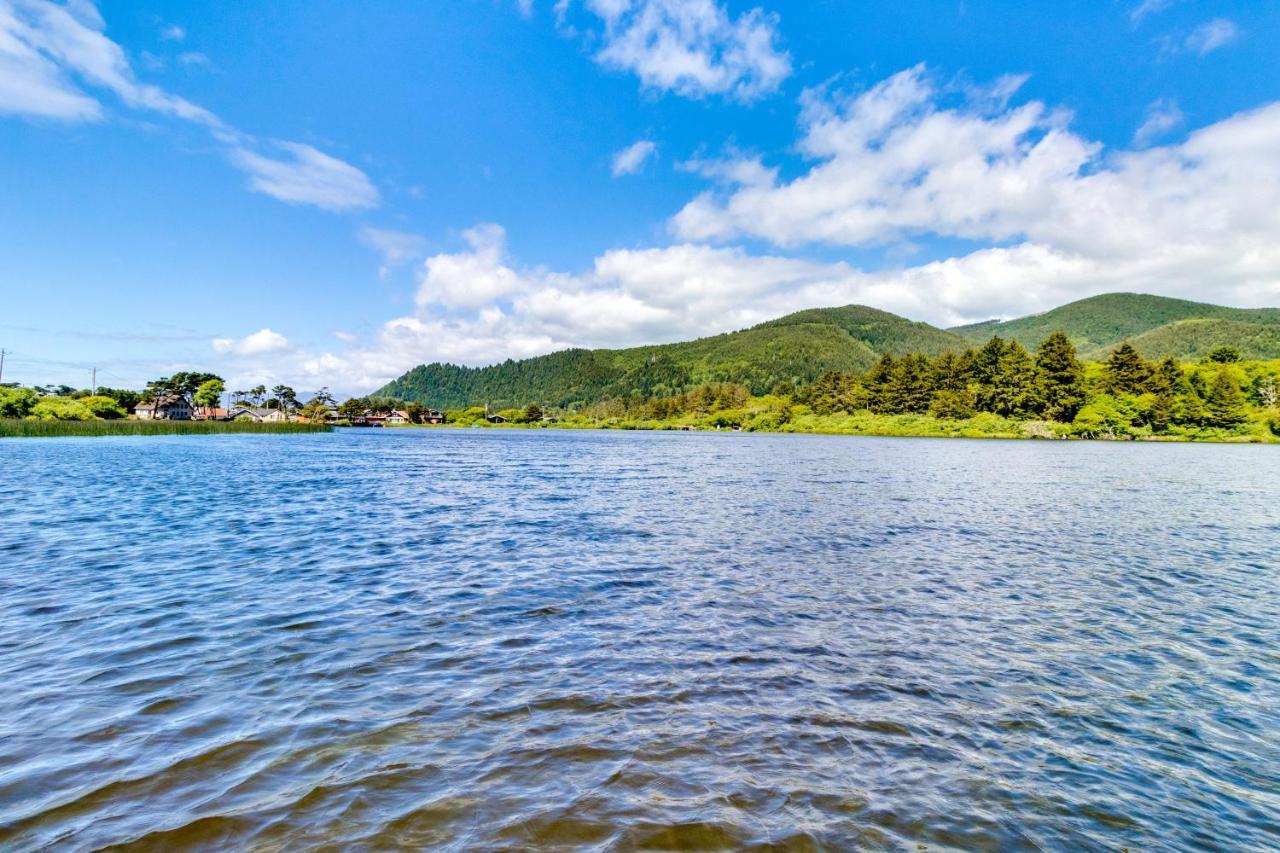 ​Rock Creek Inn Vacation Condos Рокълей Бийч Екстериор снимка